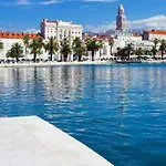 Sunny Yellow - With Balcony And Parking Place, Apartamento Split