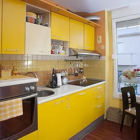 Sunny Yellow - With Balcony And Parking Place, Appartement Split