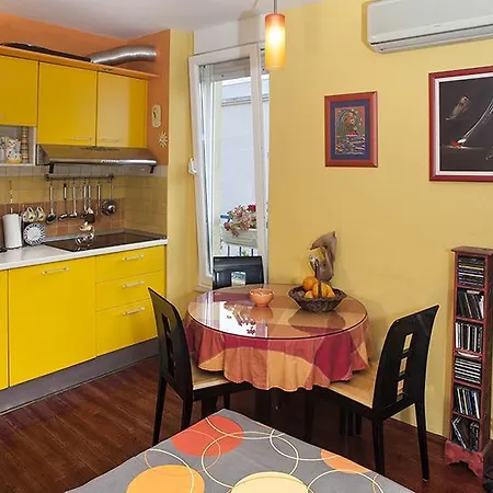 Sunny Yellow - With Balcony And Parking Place, * Спліт