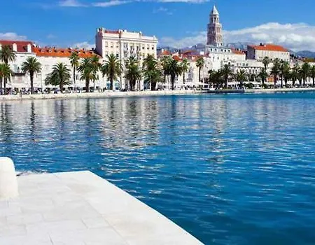 Sunny Yellow - With Balcony And Parking Place, Апартаменти Спліт