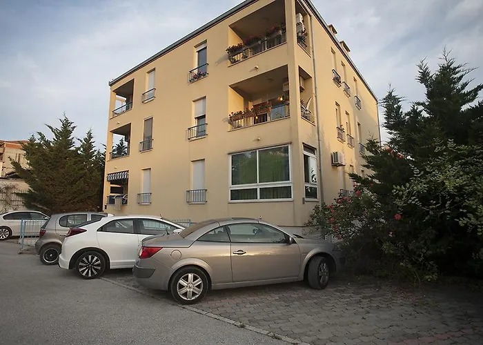 Apartment Sunny Yellow *