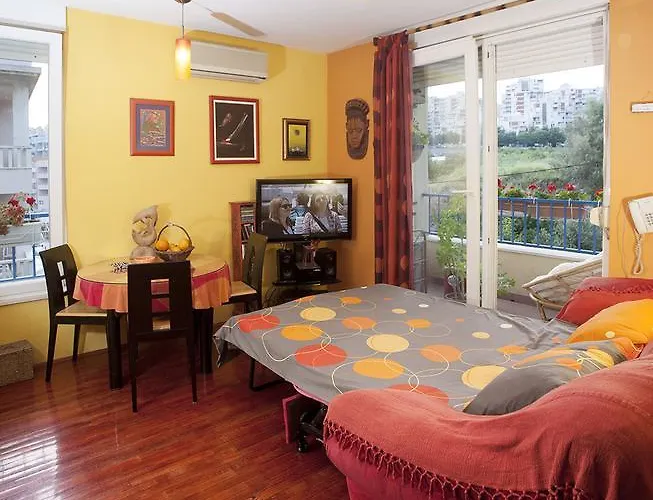 Sunny Yellow Apartment Split