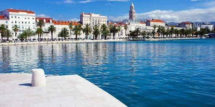 Sunny Yellow Apartment Split