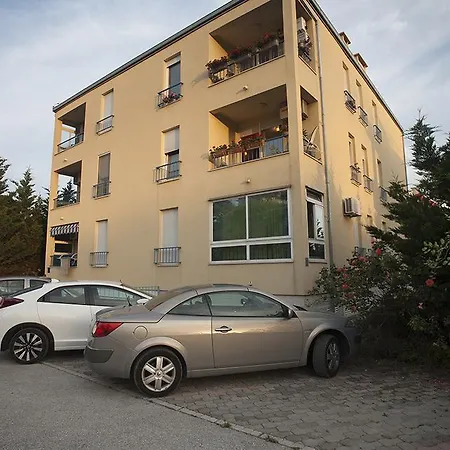 Lägenhet Sunny Yellow - With Balcony And Parking Place, *